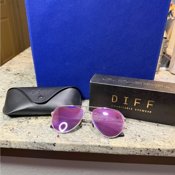 Diff Eyewear Dash Pink Aviator Sunglasses - Picture 2 of 3